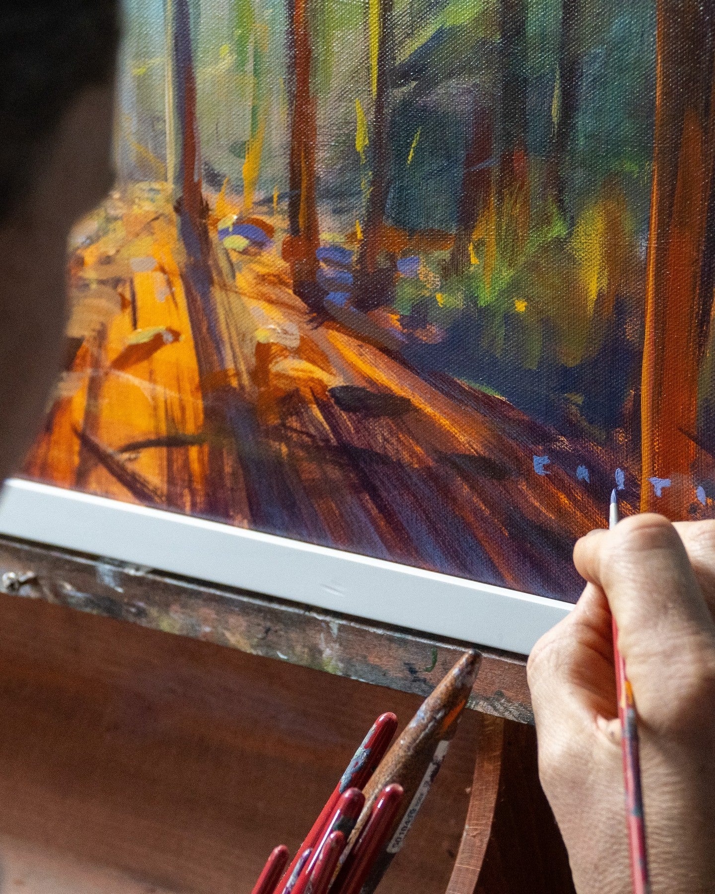 Charlie Easton finishing with thin brush