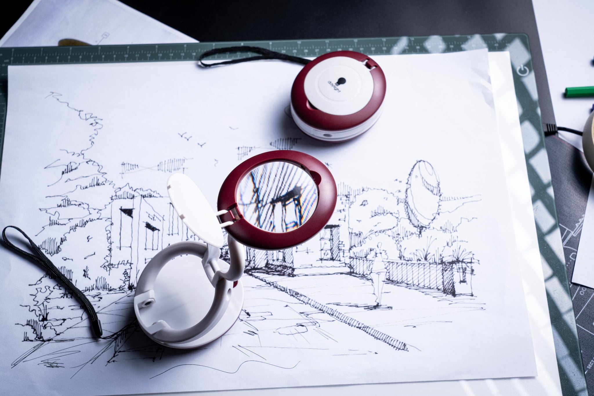 Daylight Yoyo Magnifier Lamp