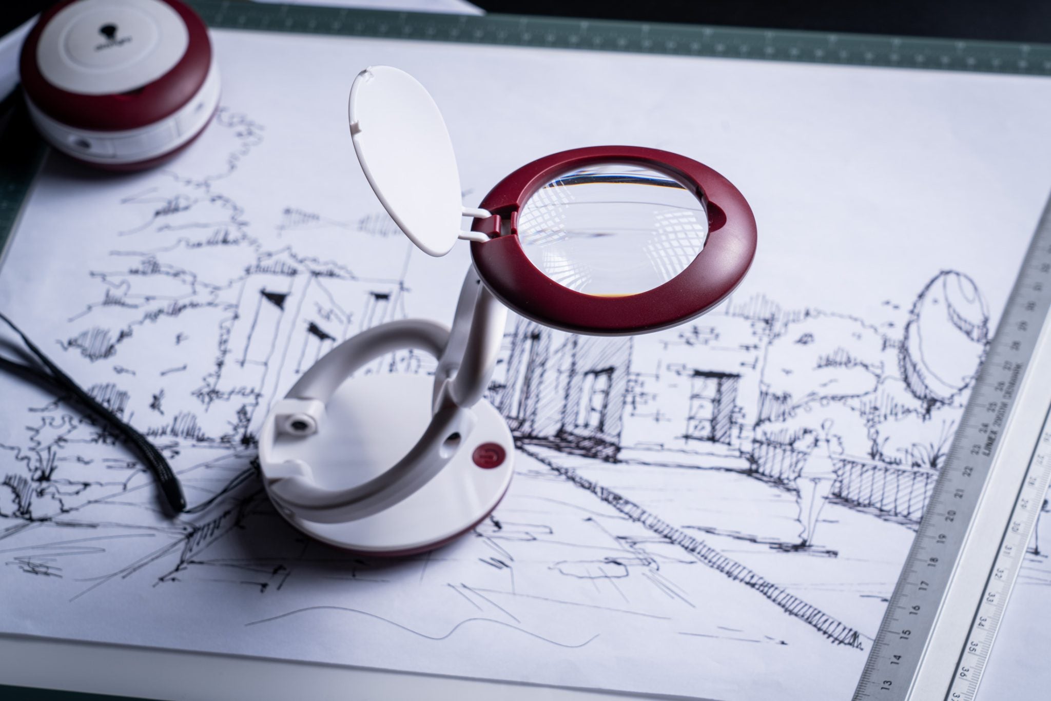 Daylight Yoyo Magnifier Lamp