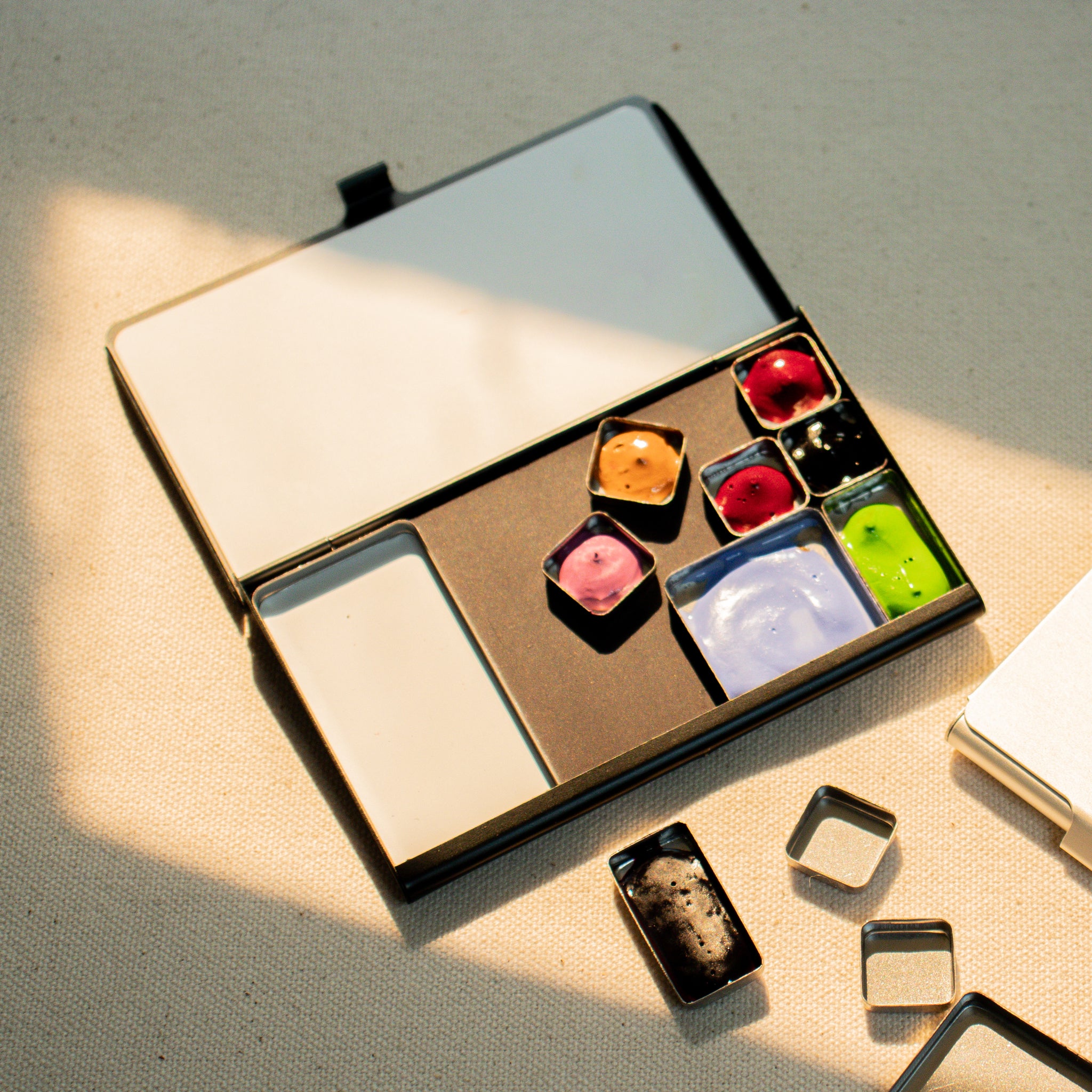 Art Toolkit Pocket Palette with Assorted Pans - Silver